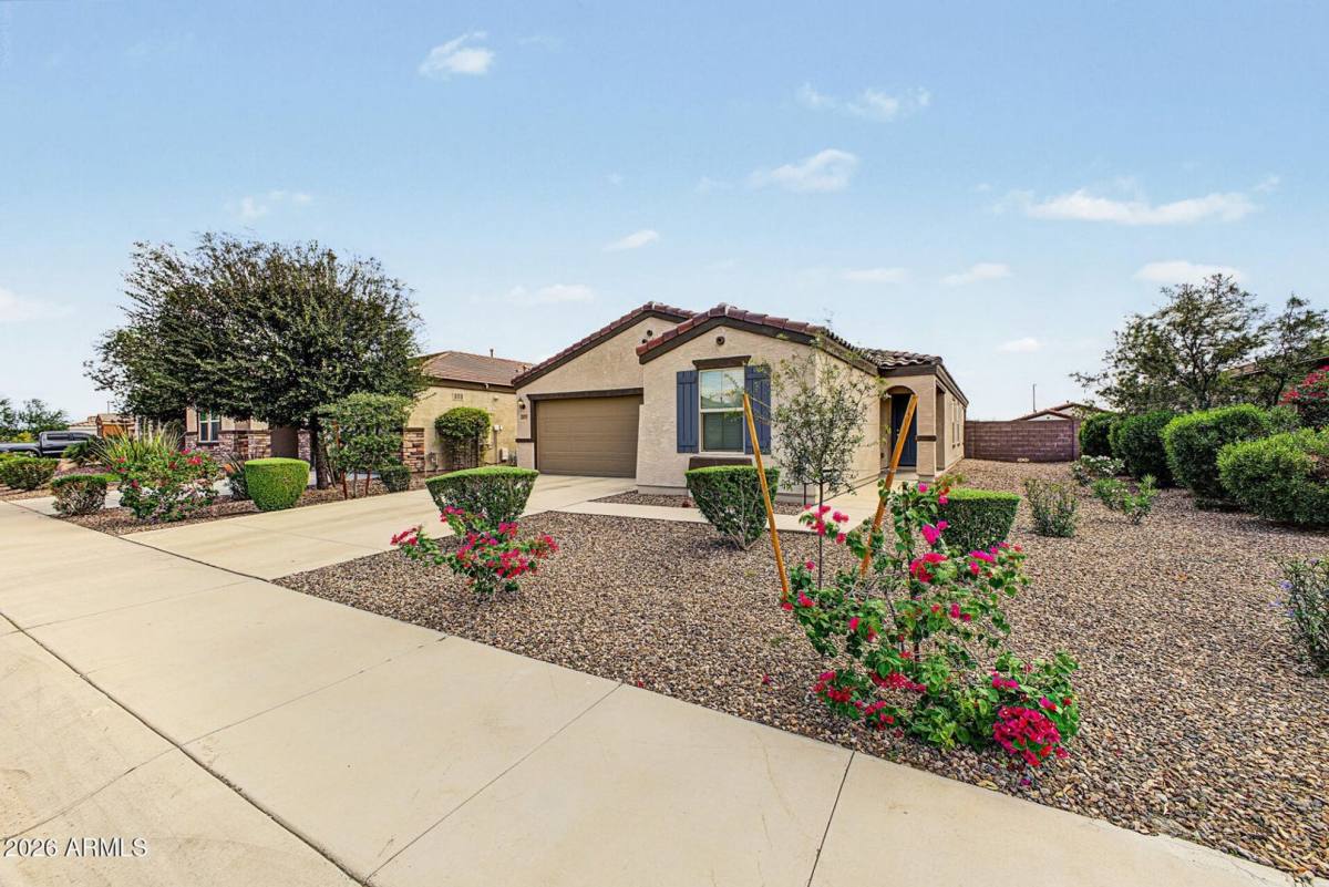 19997 W Wilson St, Buckeye, AZ 85326 - House for Rent - Image 2