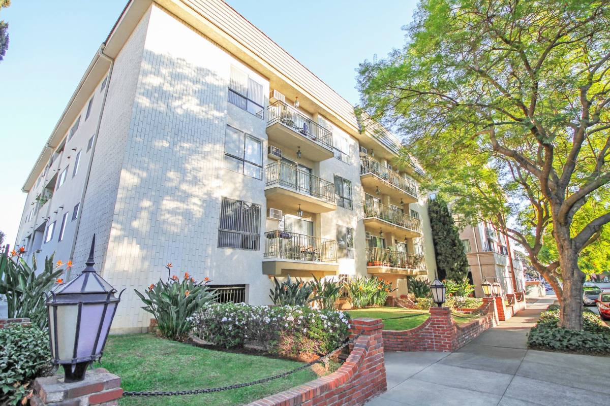 320 S Clark Dr, Los Angeles, CA 90048 - Apartment for Rent - Image 1