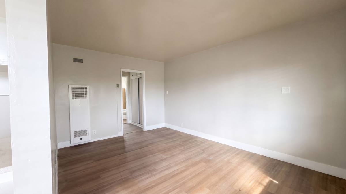 1371-1385 S Tremaine Ave, Los Angeles, CA 90019 - Apartment for Rent - Image 2