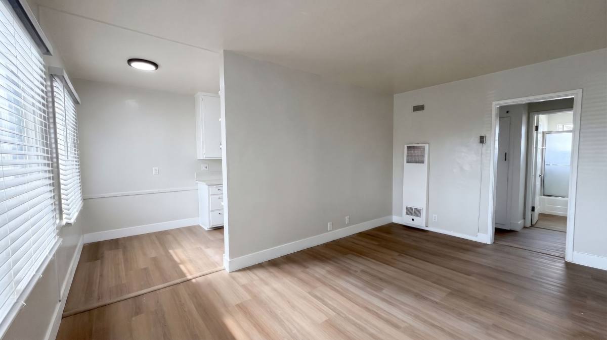 1371-1385 S Tremaine Ave, Los Angeles, CA 90019 - Apartment for Rent - Image 3