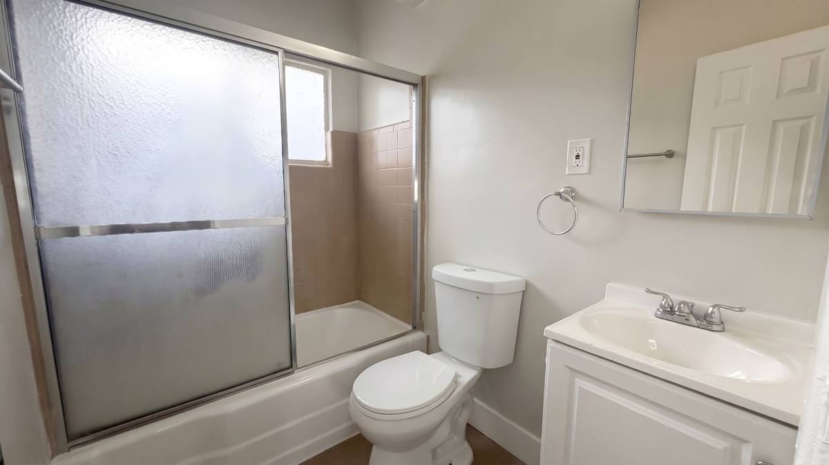 1371-1385 S Tremaine Ave, Los Angeles, CA 90019 - Apartment for Rent - Image 5