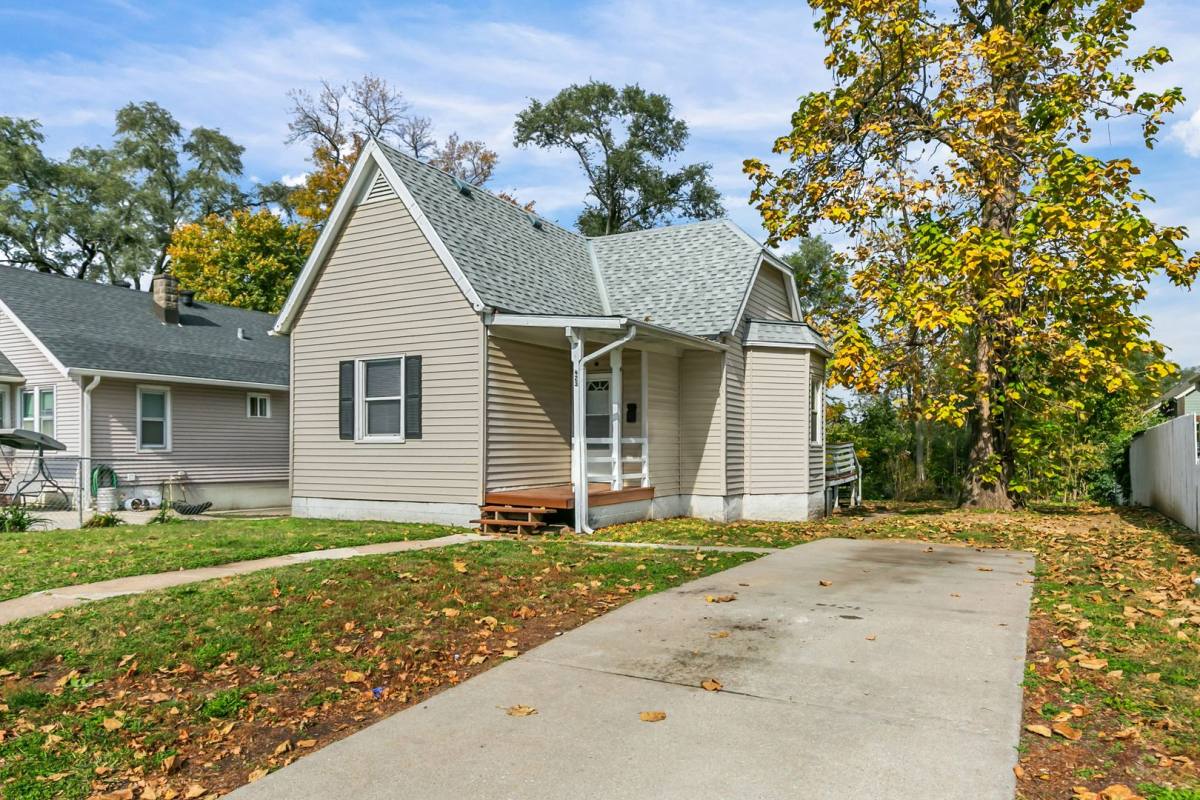 4230 Erskine St, Omaha, NE 68111 - House for Rent - Image 2