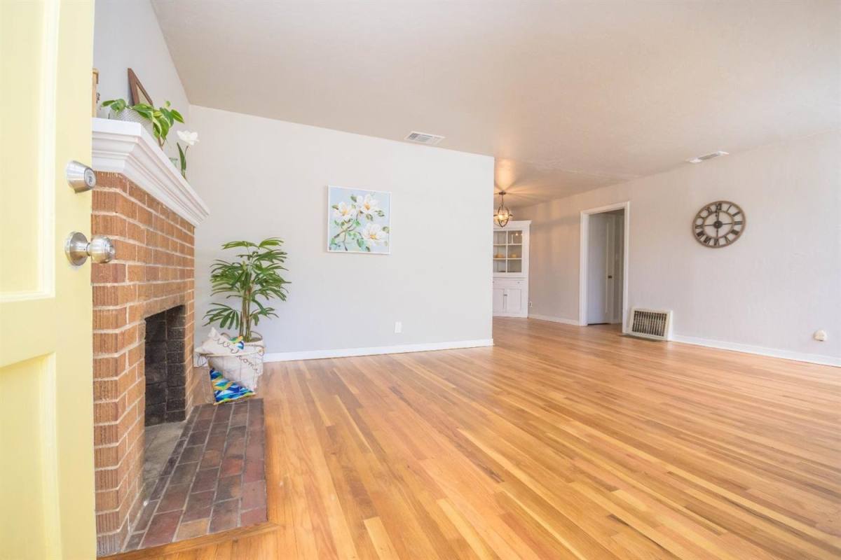 5621 35th Ave, Sacramento, CA 95824 - House for Rent - Image 2