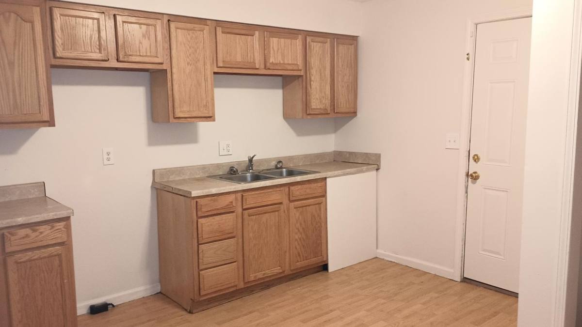 241 Jefferson St, Newark, OH 43055 - House for Rent - Image 2