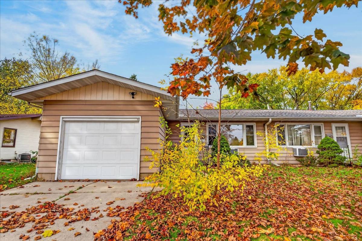 310 1/2 S Jefferson St, Verona, WI 53593 - House for Rent