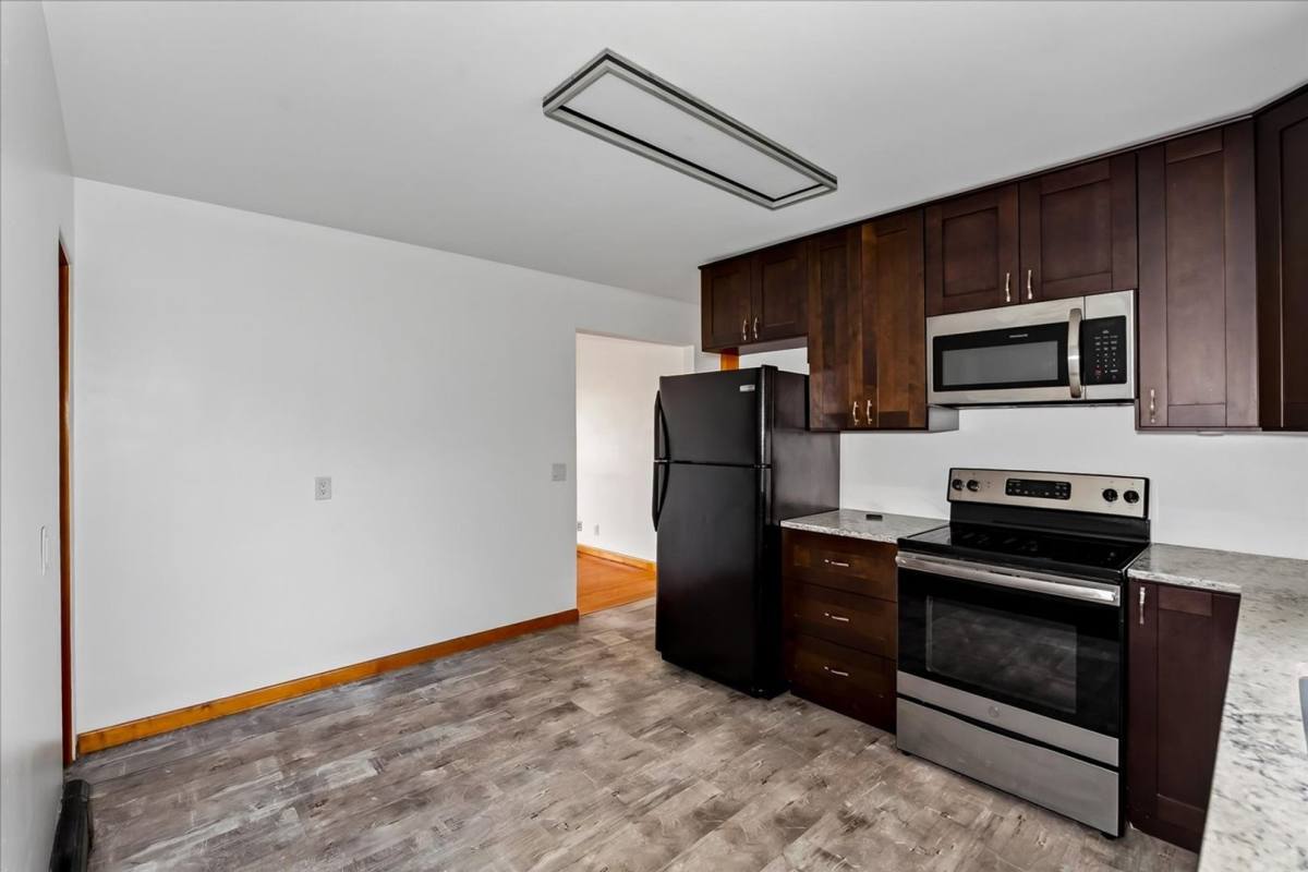 310 1/2 S Jefferson St, Verona, WI 53593 - House for Rent - Image 9