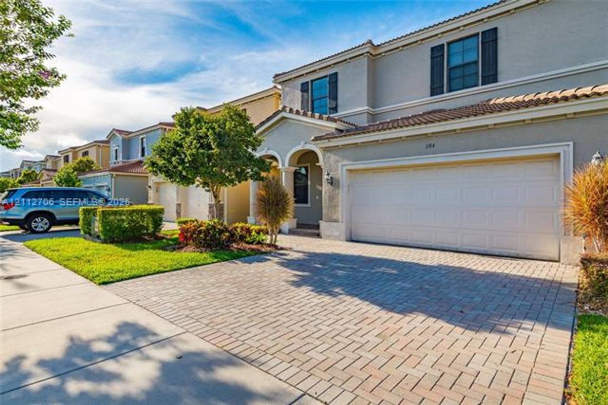 804 NE 191st St, Miami, FL 33179 - House for Rent - Image 4