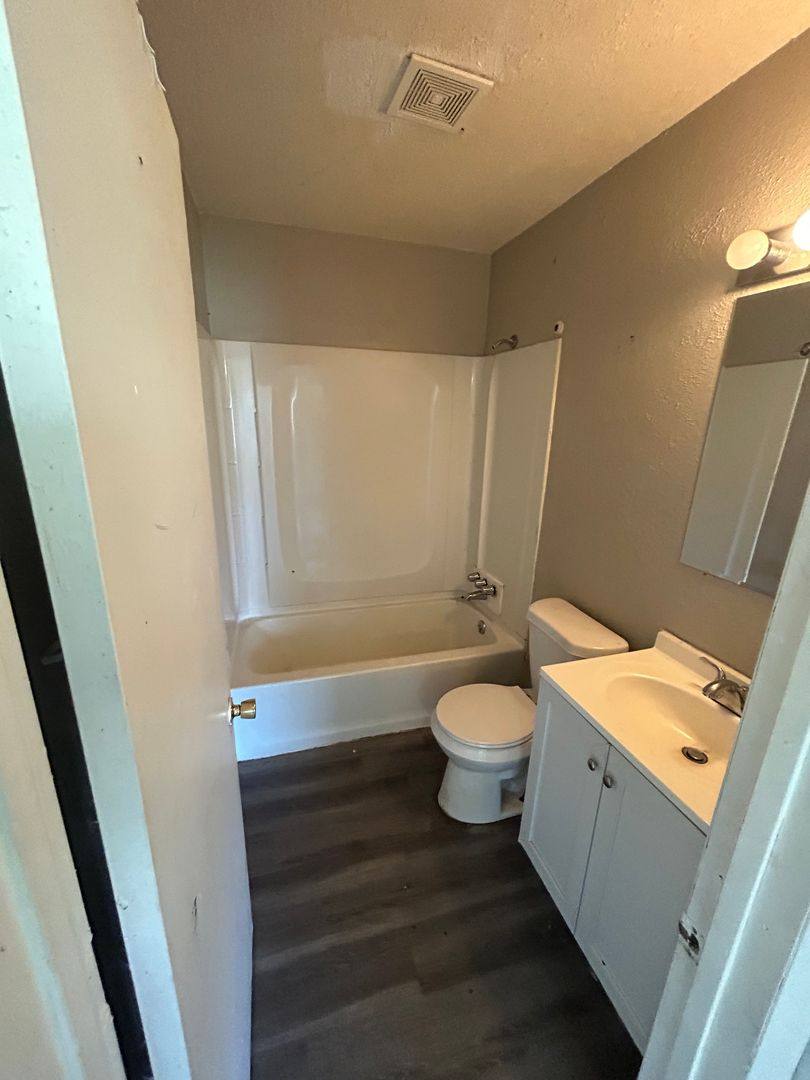 154 Yambor St, Toledo, OH 43605 - Apartment for Rent - Image 2