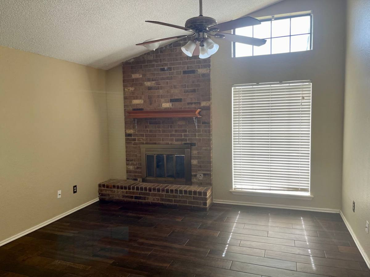 9212 Buttonfield Ave, Moore, OK 73160 - House for Rent - Image 2