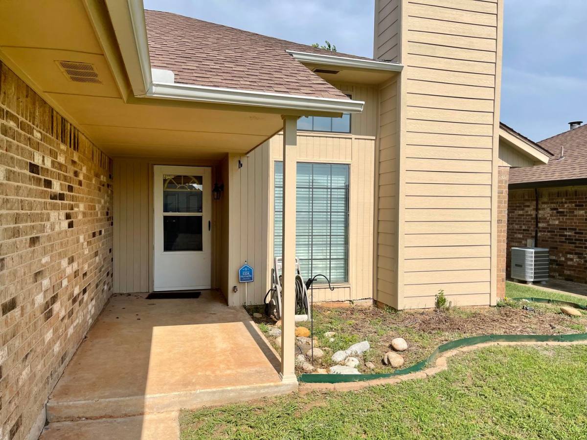 9212 Buttonfield Ave, Moore, OK 73160 - House for Rent - Image 5