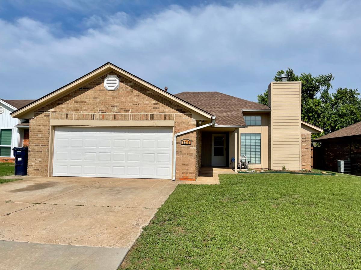 9212 Buttonfield Ave, Moore, OK 73160 - House for Rent - Image 8