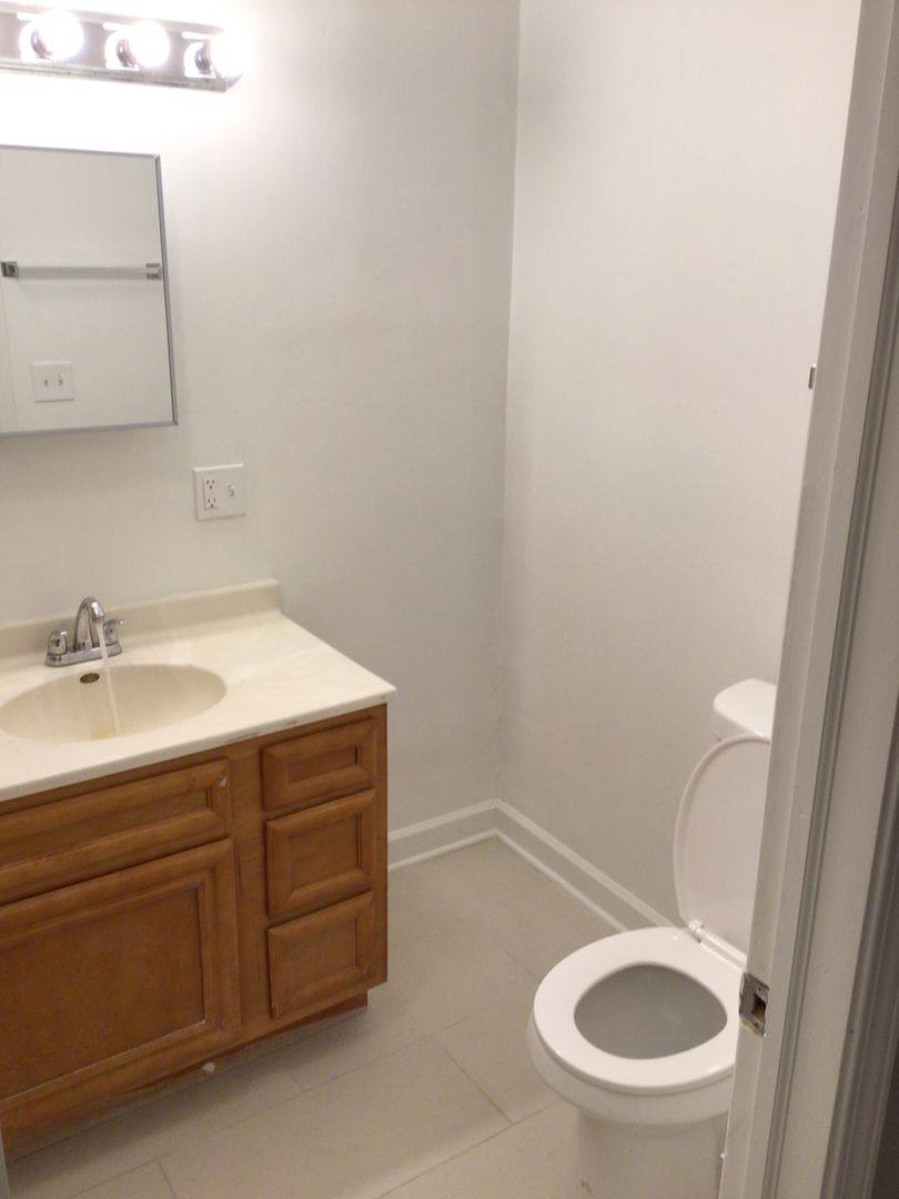 6700 S Clyde Ave, Chicago, IL 60649 - Apartment for Rent - Image 2