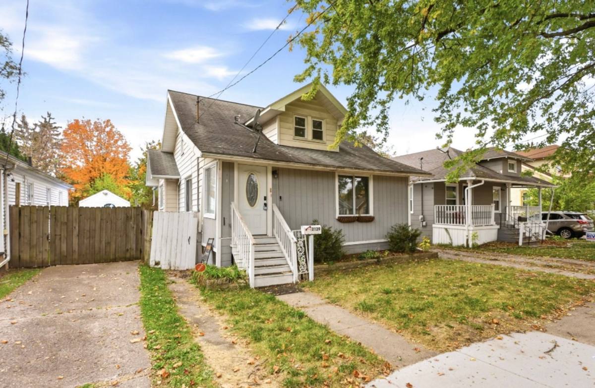 2129 N Clinton St, Saginaw, MI 48602 - House for Rent - Image 1