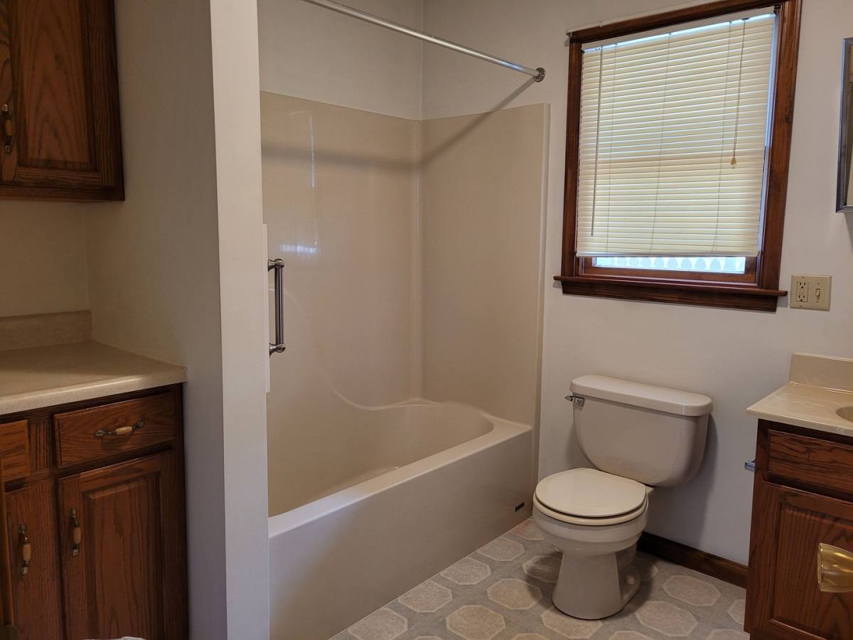 112 N Penn St, Shippensburg, PA 17257 - House for Rent - Image 6