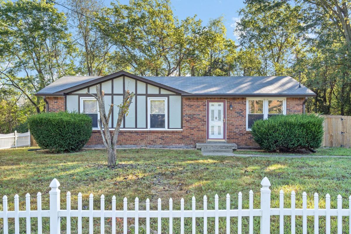 417 Lillie Belle Lane, Clarksville, TN 37042 - House for Rent - Image 1