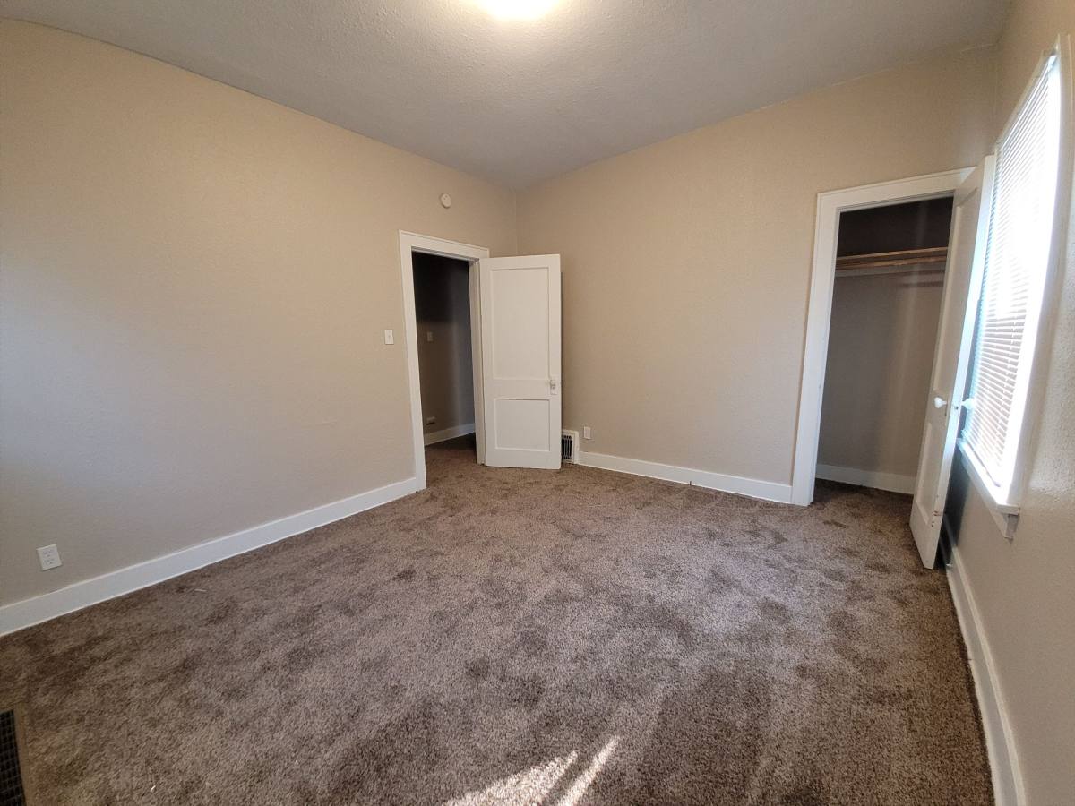 3914-3916 2nd Ave, Des Moines, IA 50313 - Apartment for Rent - Image 2