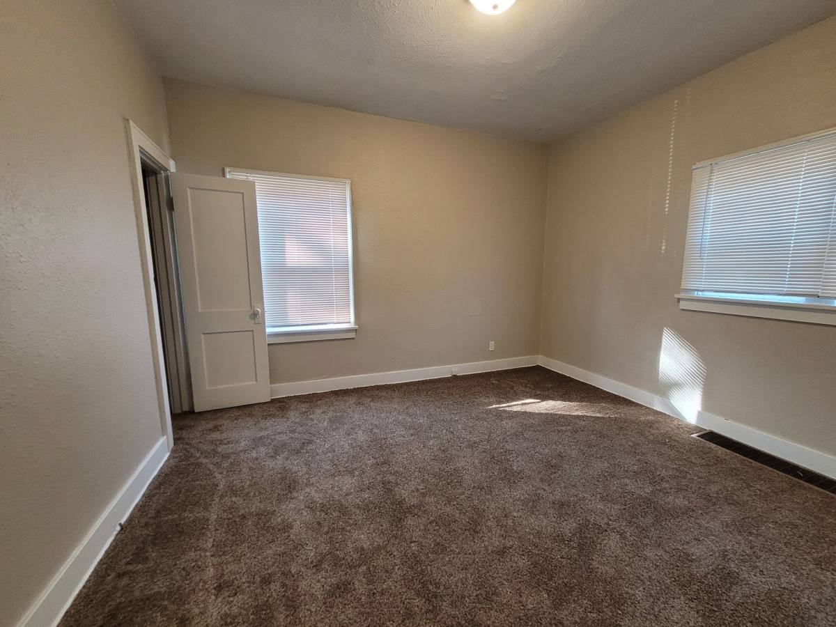 3914-3916 2nd Ave, Des Moines, IA 50313 - Apartment for Rent - Image 1