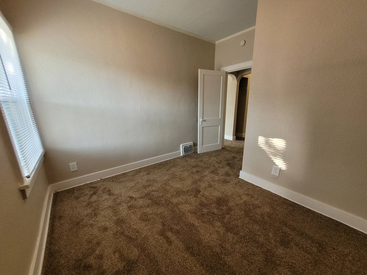 3914-3916 2nd Ave, Des Moines, IA 50313 - Apartment for Rent - Image 9