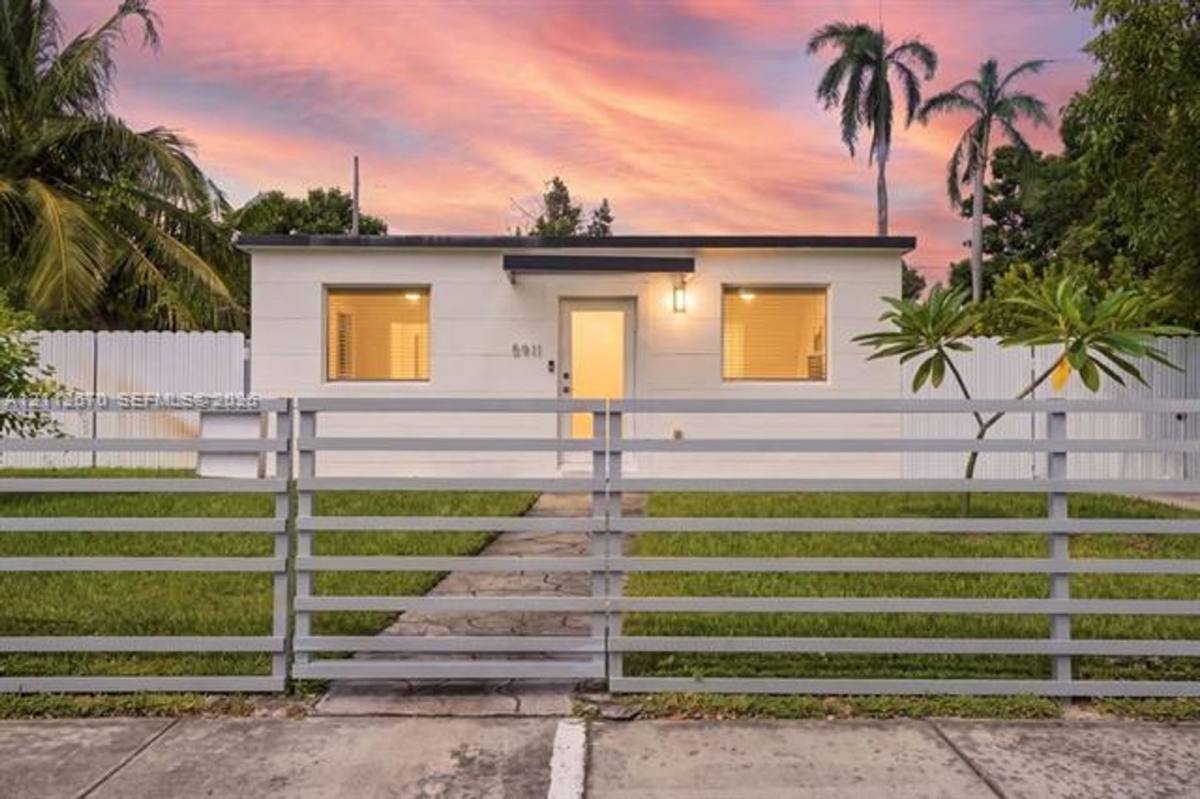 5911 SW 62nd Terrace, Miami, FL 33143 - House for Rent - Image 2