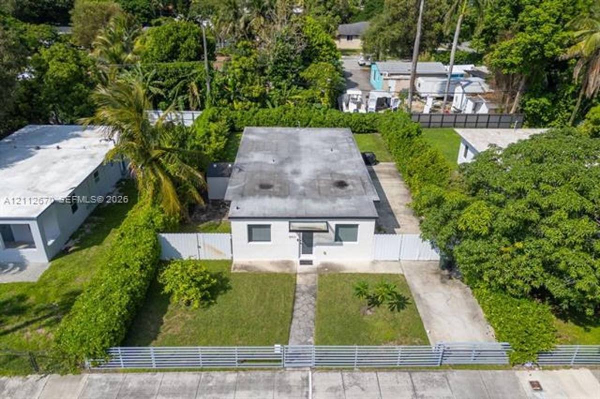 5911 SW 62nd Terrace, Miami, FL 33143 - House for Rent - Image 4
