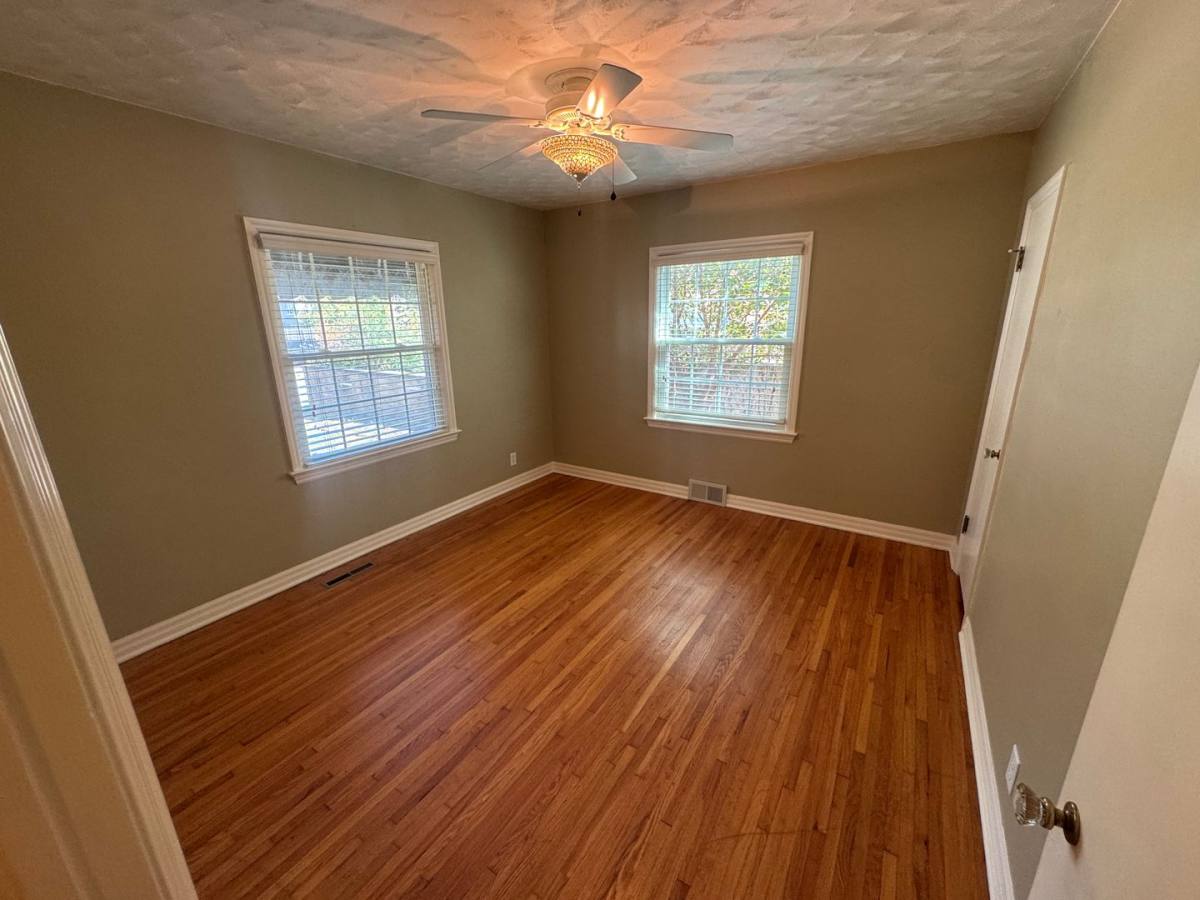 1138 E University St, Springfield, MO 65804 - House for Rent - Image 6
