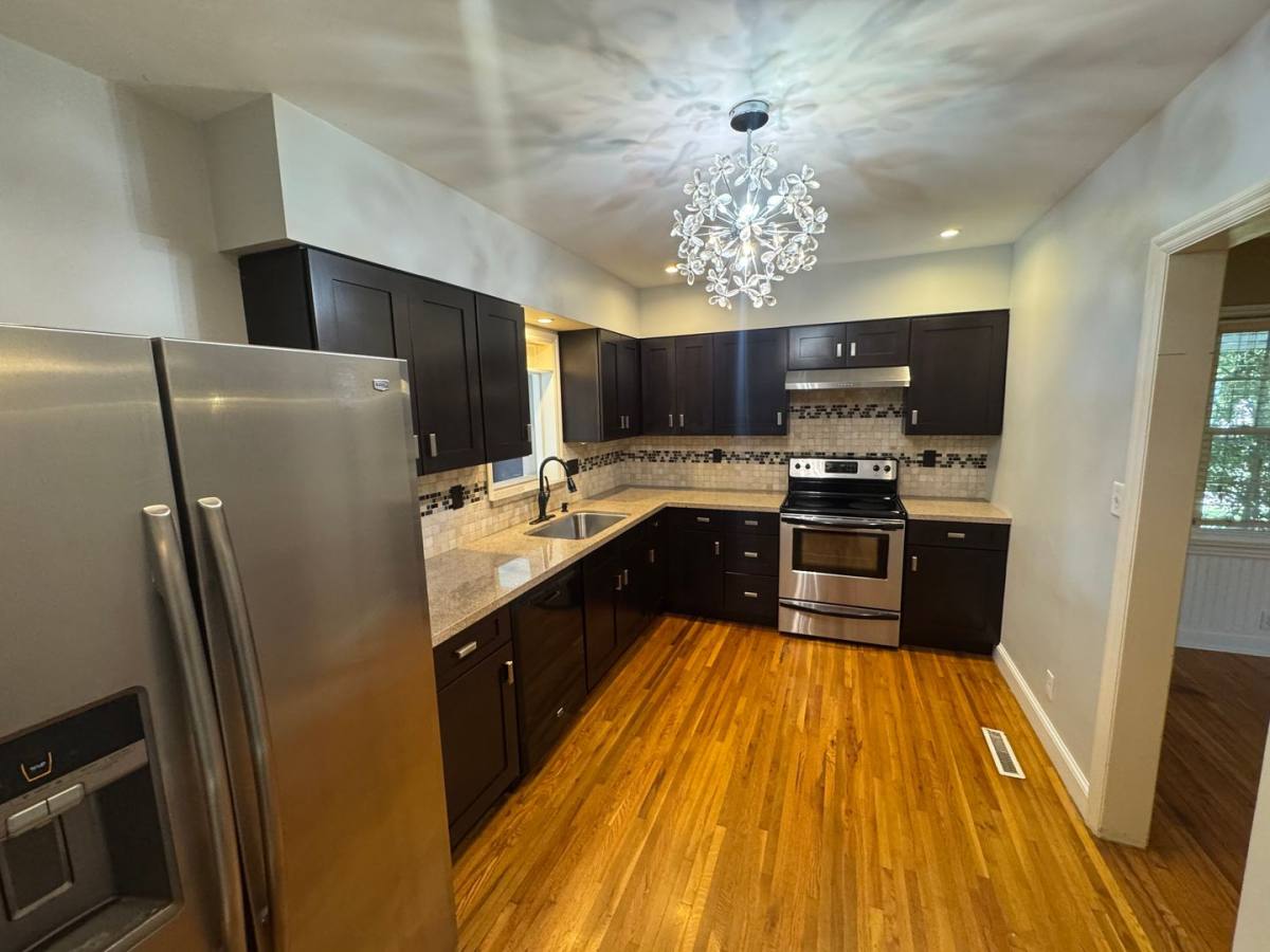 1138 E University St, Springfield, MO 65804 - House for Rent - Image 3