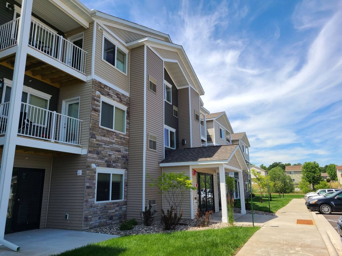 The Pines on 33rd 1, 3275 40th Ave S, St. Cloud, MN 56301 - Apartment for Rent - Image 2