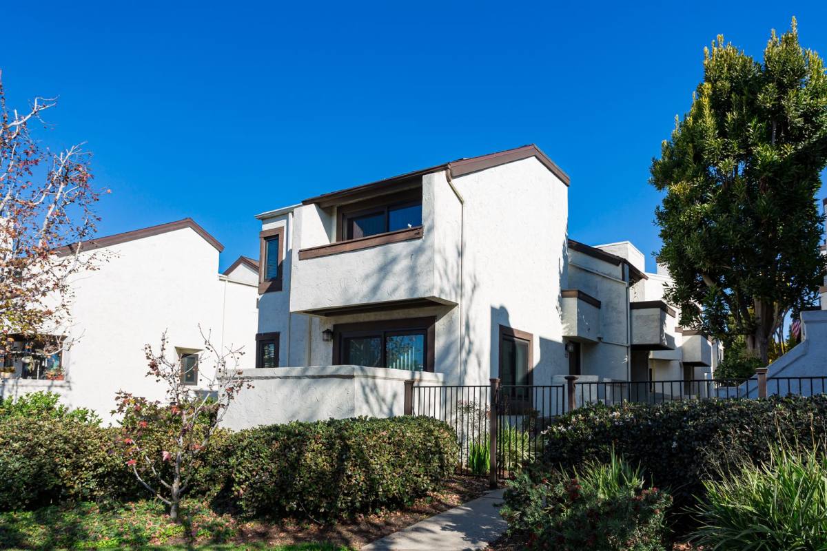 Townhouse for rent at 3966 Voltaire St, San Diego, CA 92107