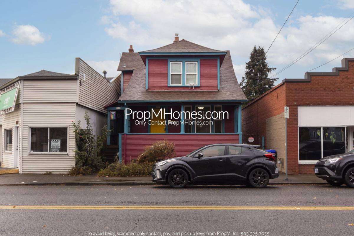 House for rent at 3517 SE Belmont St, Portland, OR 97214