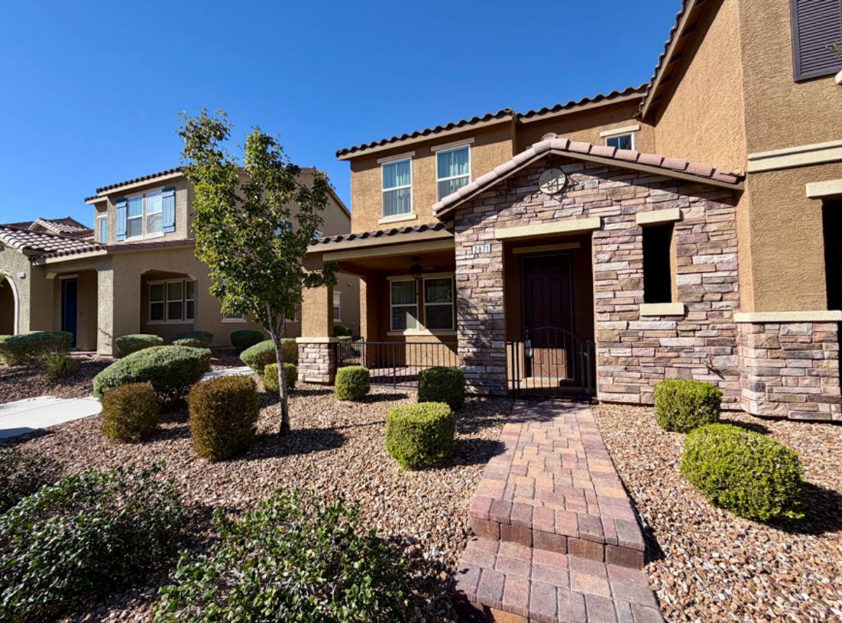 Townhouse for rent at 2871 Starling Summit St, Henderson, NV 89044