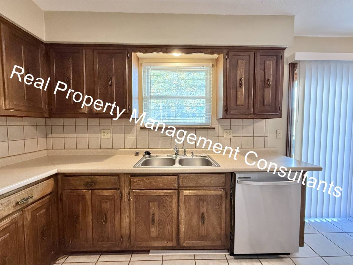1001 S Clairborne Rd, Olathe, KS 66062 - House for Rent - Image 10