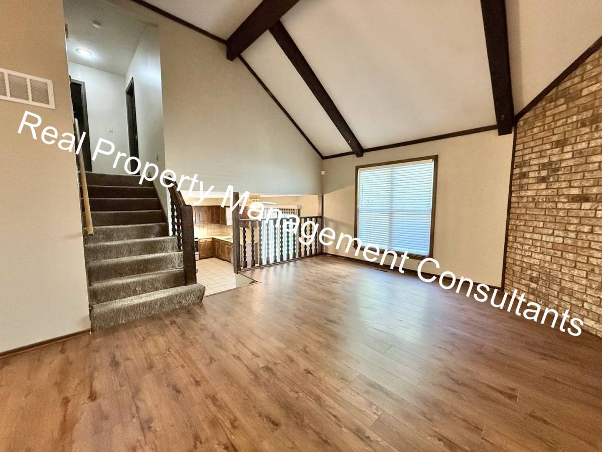 1001 S Clairborne Rd, Olathe, KS 66062 - House for Rent - Image 5