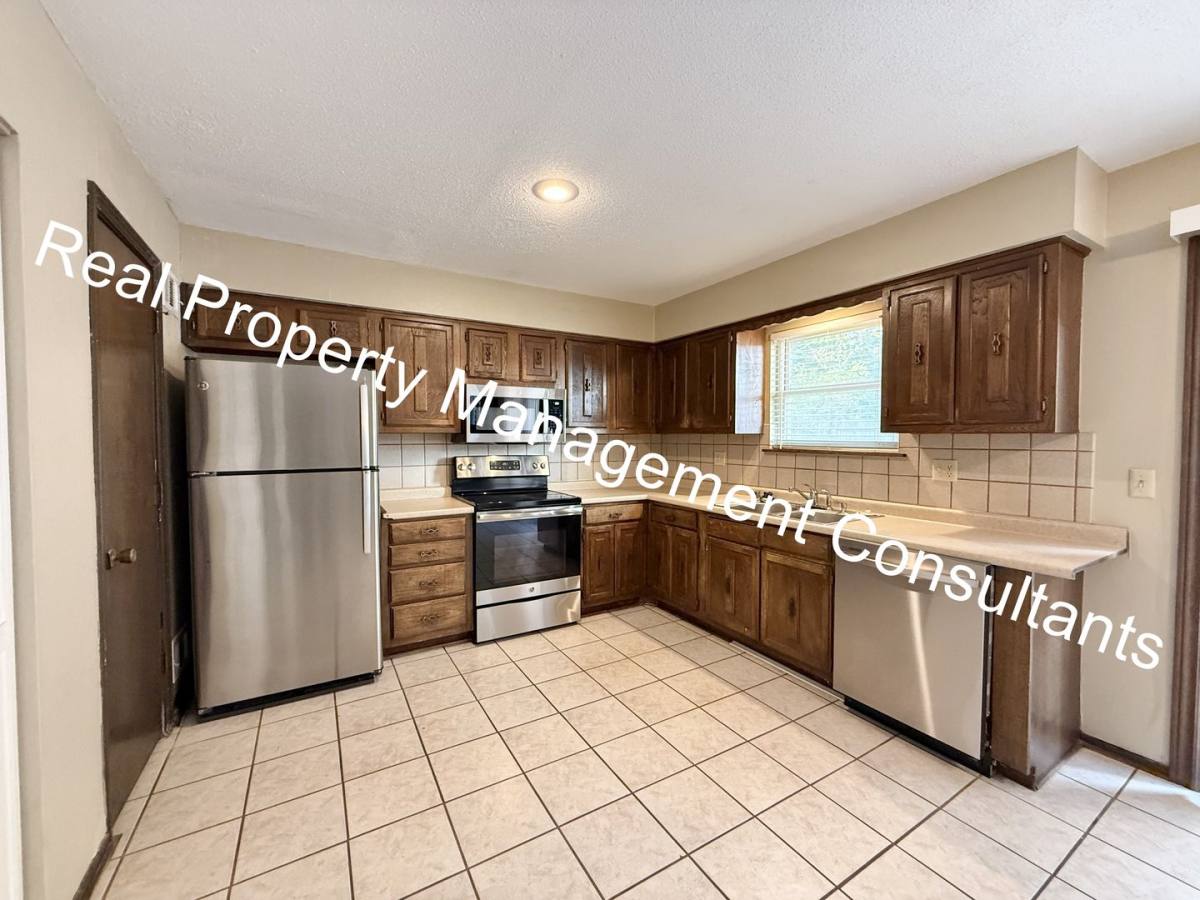 1001 S Clairborne Rd, Olathe, KS 66062 - House for Rent - Image 8