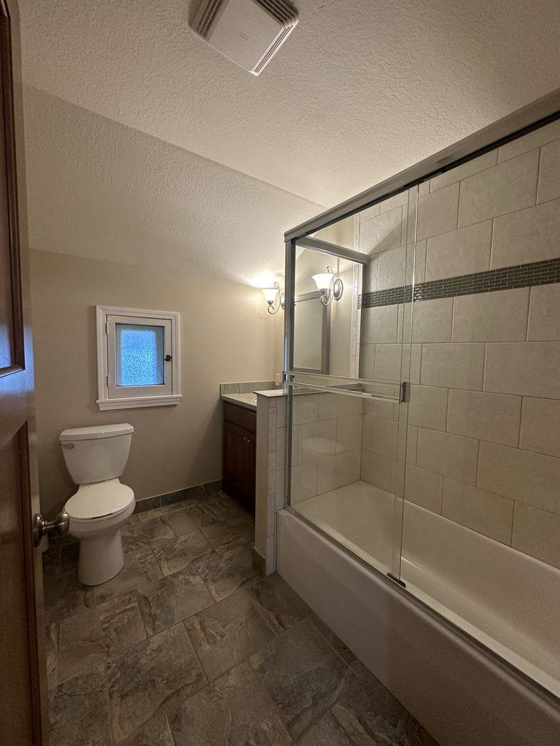 322 Oakton Ave #B, Pewaukee, WI 53072 - House for Rent - Image 6