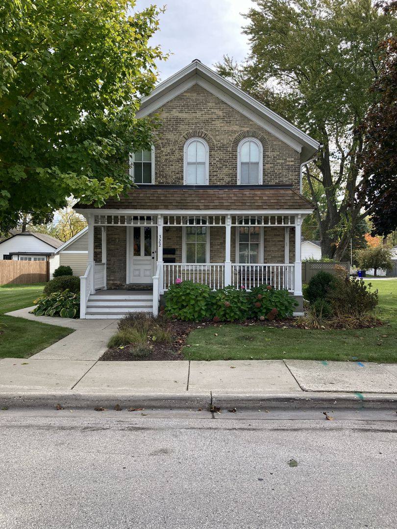 322 Oakton Ave #B, Pewaukee, WI 53072 - House for Rent
