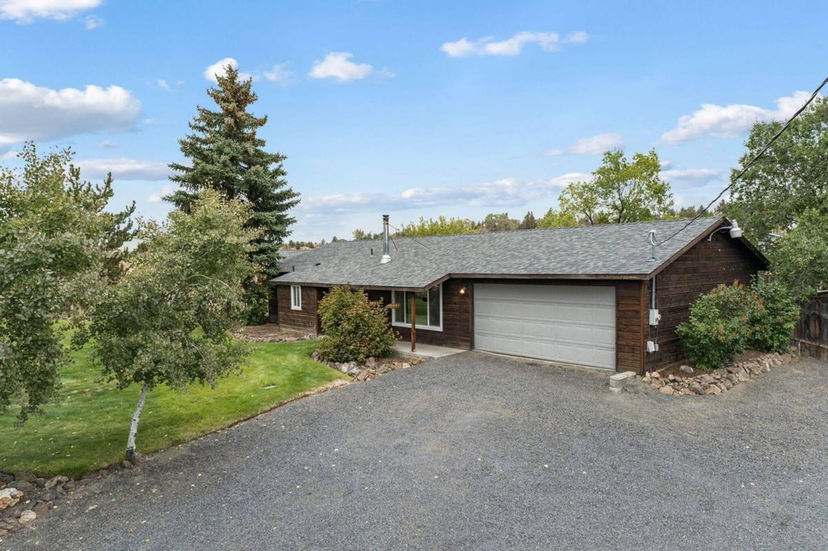 House for rent at 20824 Tumalo Rd, Bend, OR 97703