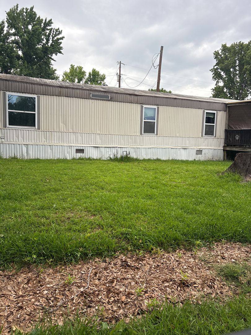 Apartment for rent at Ward Trailer Park, 300 Hickory St, Ward, AR 72176