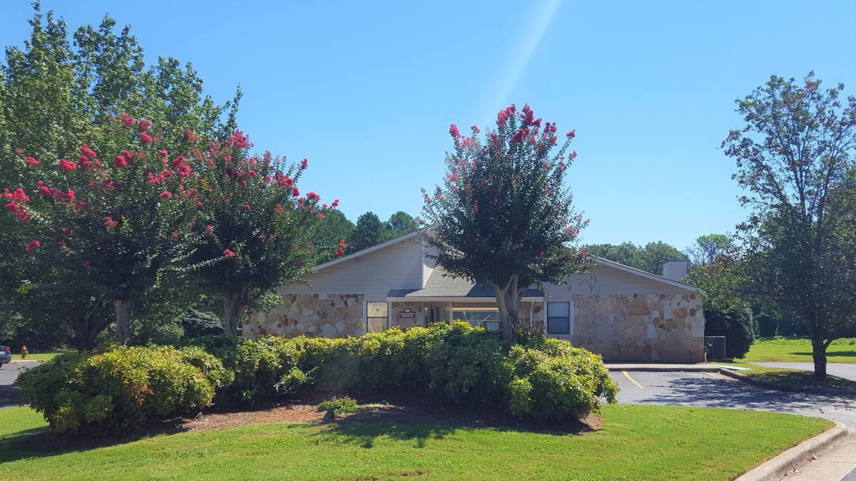Pinehurst, 3930 Pulaski Pike, Huntsville, AL 35810 - Apartment for Rent