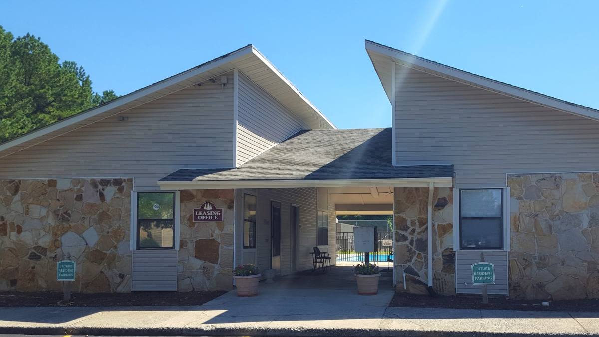 Pinehurst, 3930 Pulaski Pike, Huntsville, AL 35810 - Apartment for Rent - Image 2