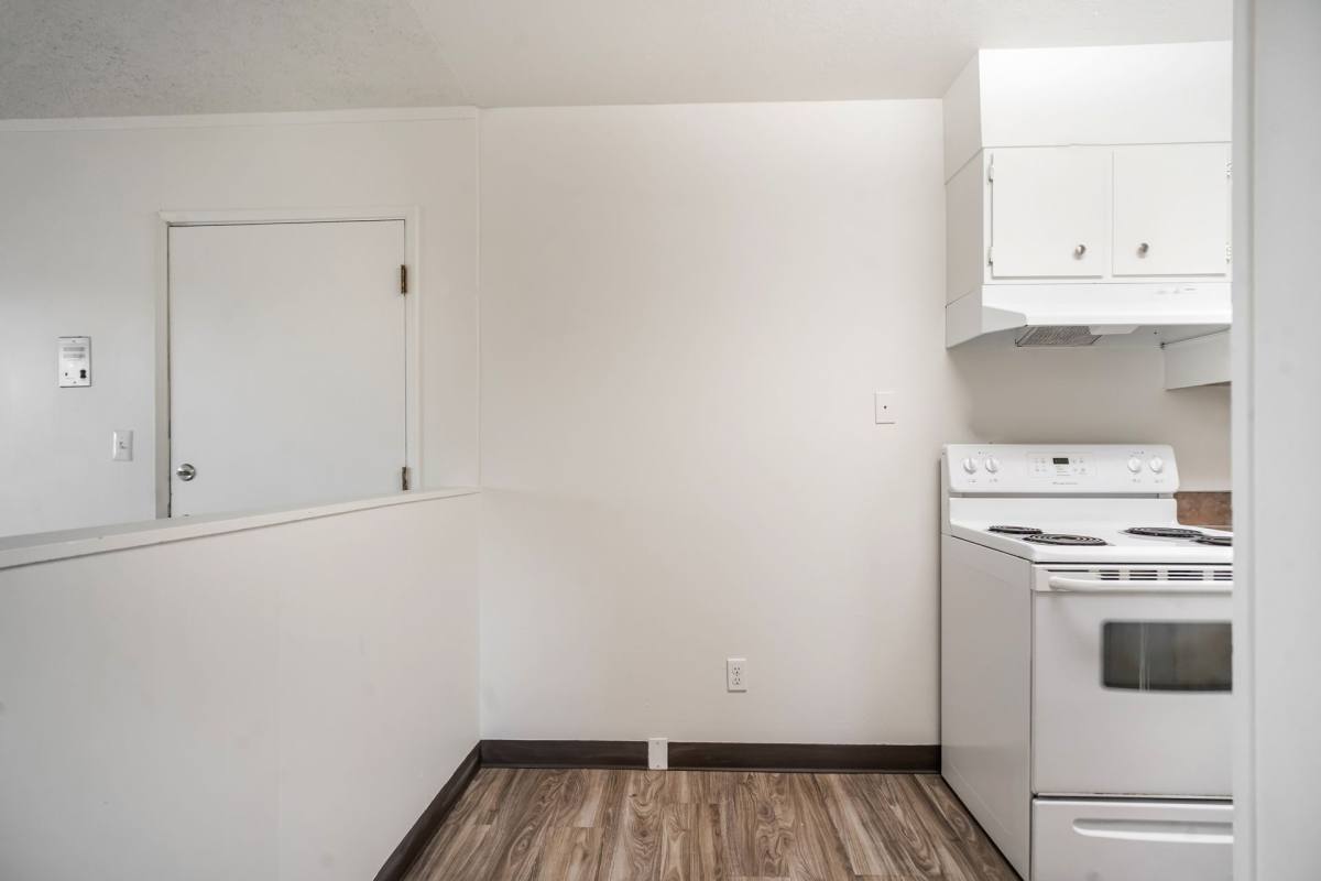 The Riviera, 825 NW 23rd St, Corvallis, OR 97330 - Apartment for Rent - Image 6