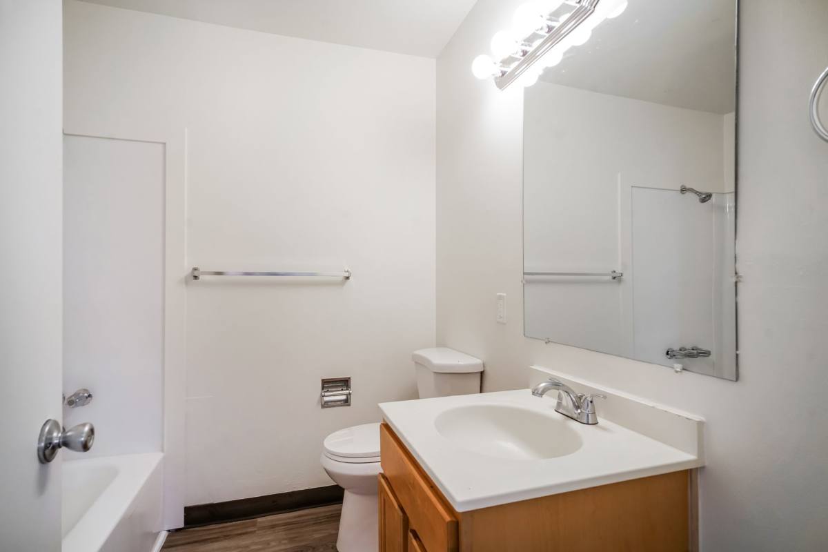 The Riviera, 825 NW 23rd St, Corvallis, OR 97330 - Apartment for Rent - Image 2