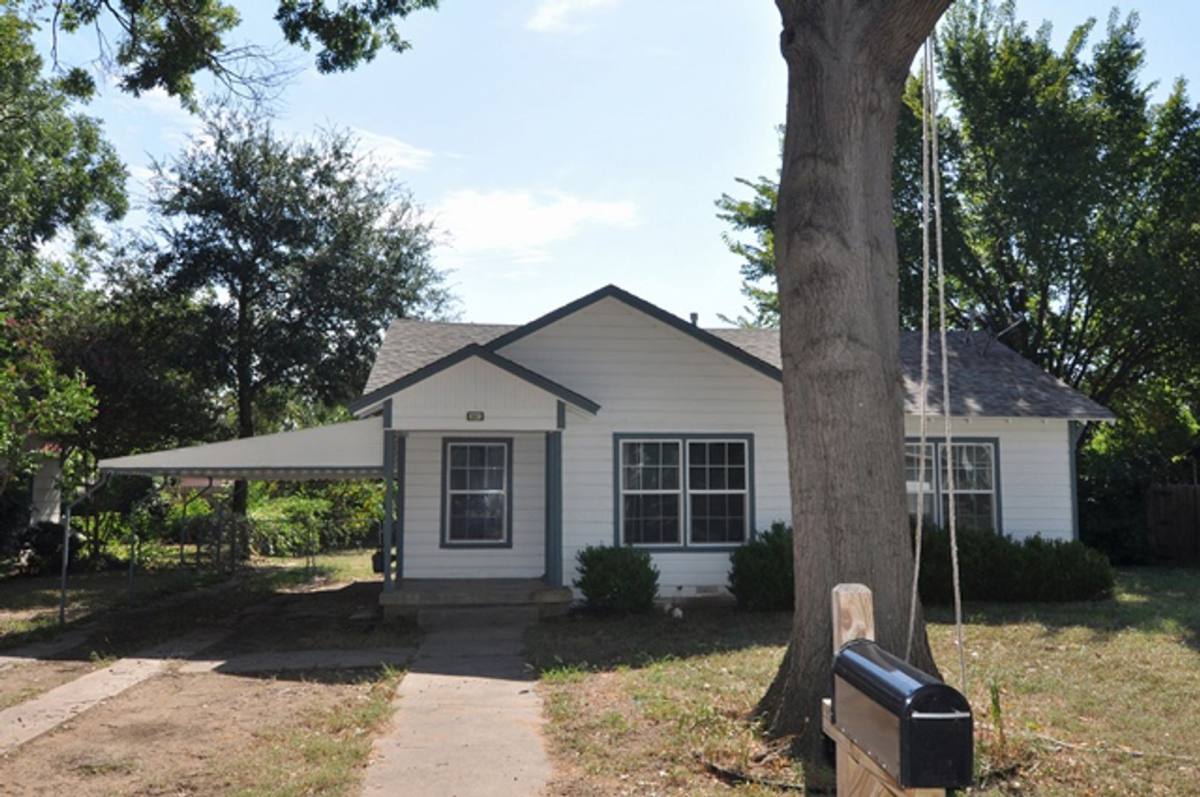 House for rent at 807 Web St, Arlington, TX 76011