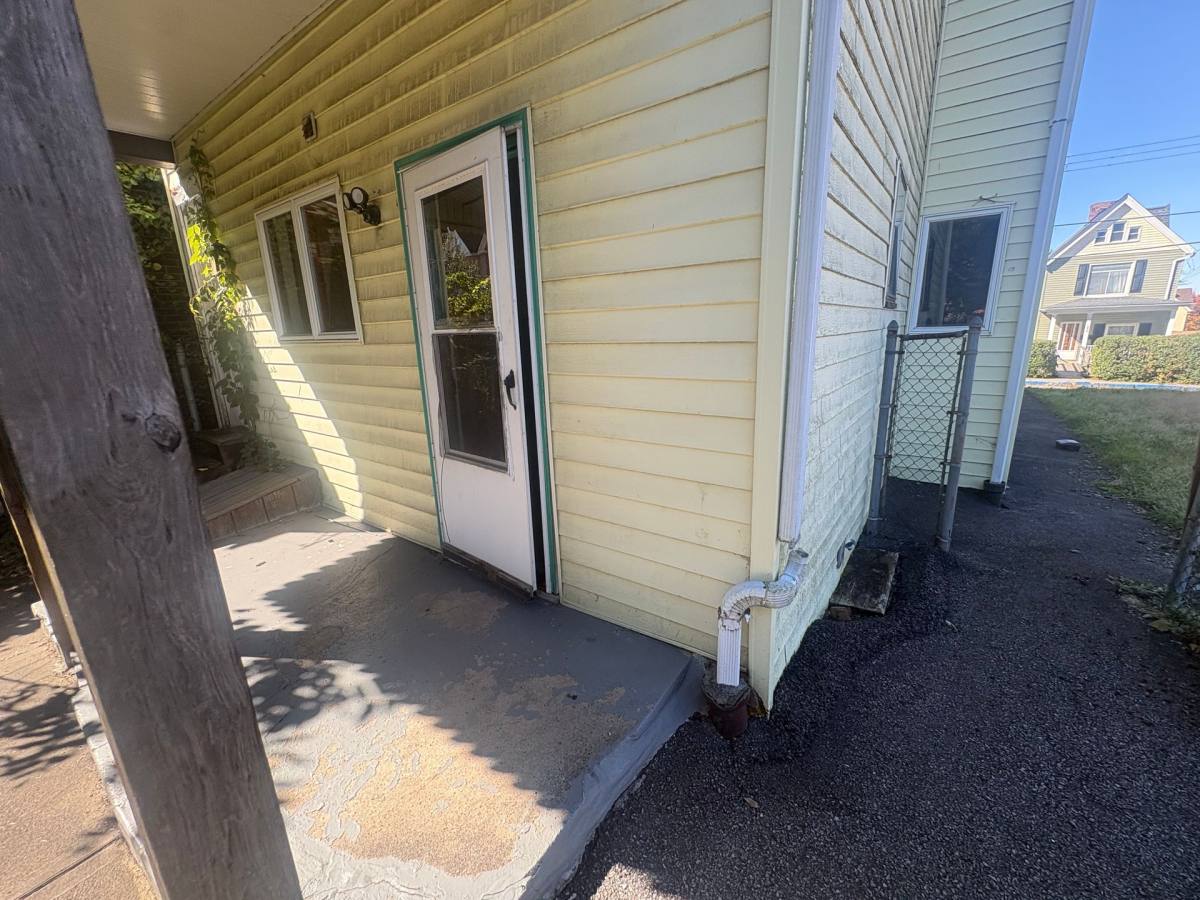 1835 Willow St, McKeesport, PA 15132 - Apartment for Rent - Image 2