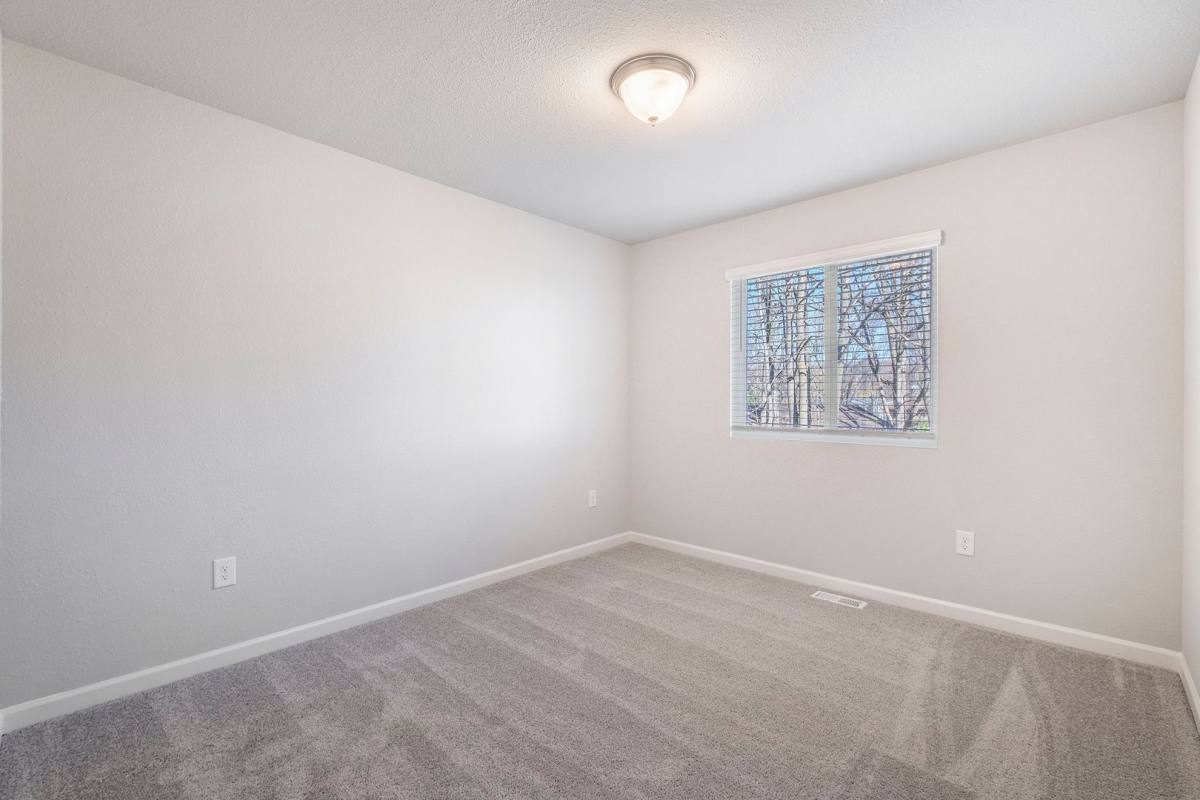 245 Wildflower Dr, Hillsdale, MI 49242 - House for Rent - Image 9