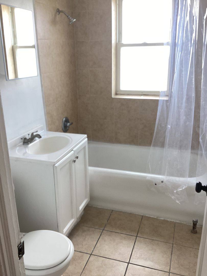 7549 S Kenwood St, Chicago, IL 60619 - Apartment for Rent