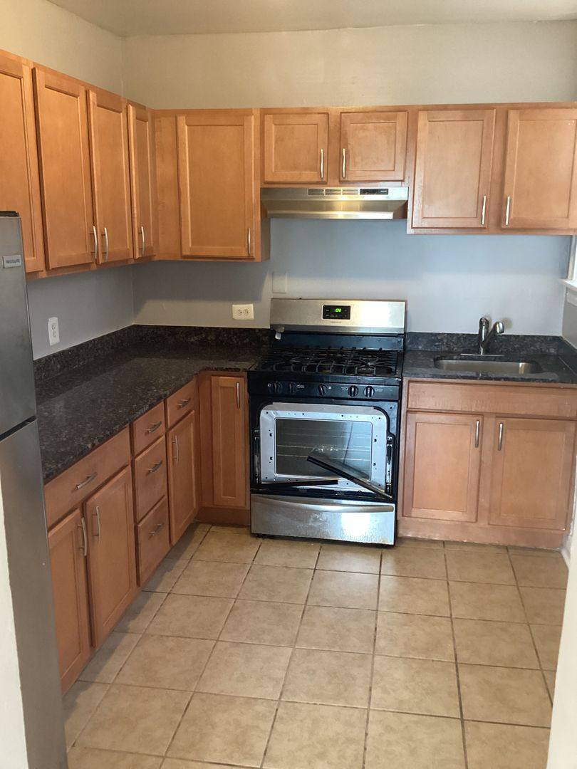 7549 S Kenwood St, Chicago, IL 60619 - Apartment for Rent - Image 3