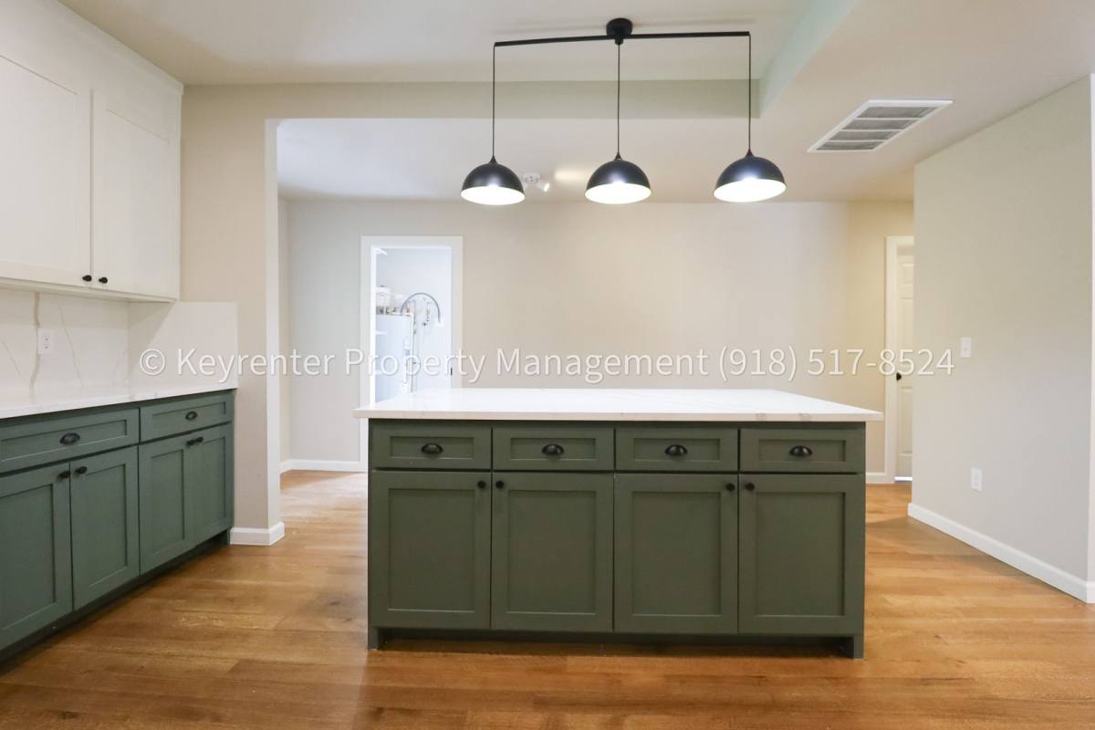 1516 W School St, Claremore, OK 74017 - House for Rent - Image 4