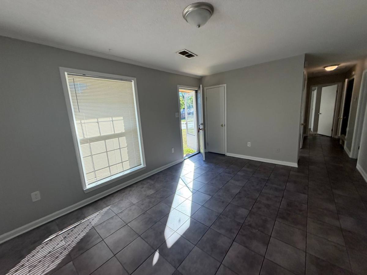 5088 Gray Dr, Horn Lake, MS 38637 - House for Rent - Image 8
