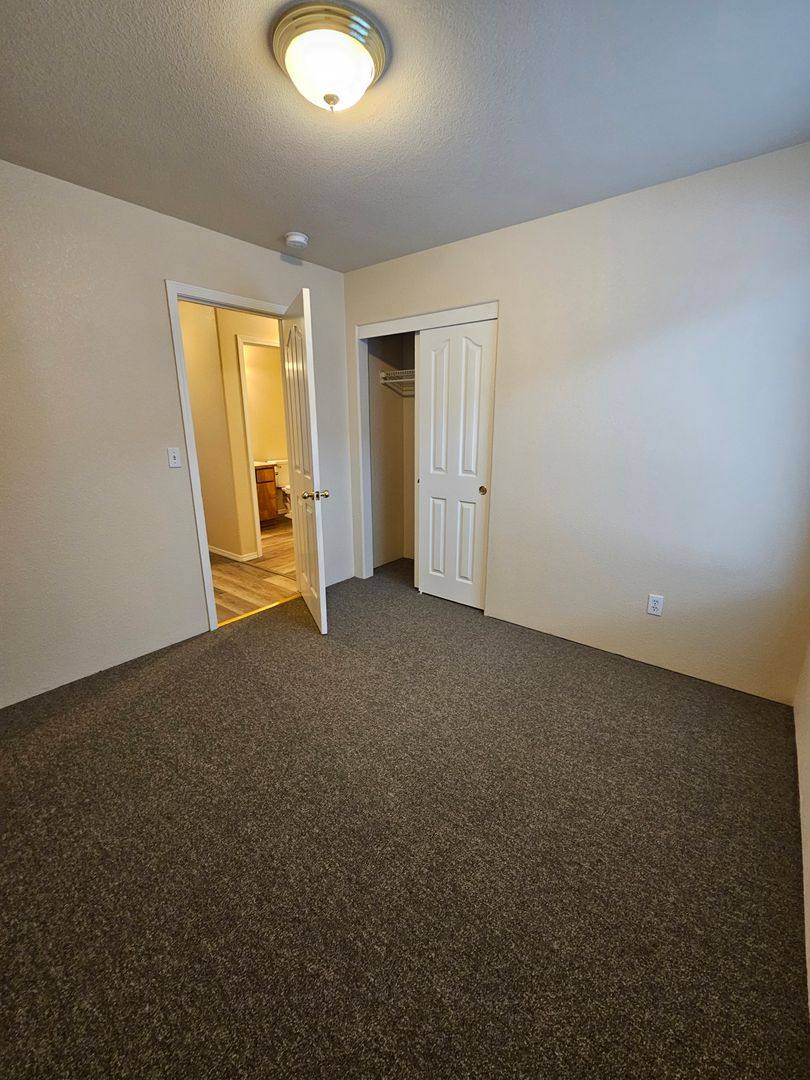 408 Jennah Lane, Medford, OR 97501 - House for Rent - Image 10