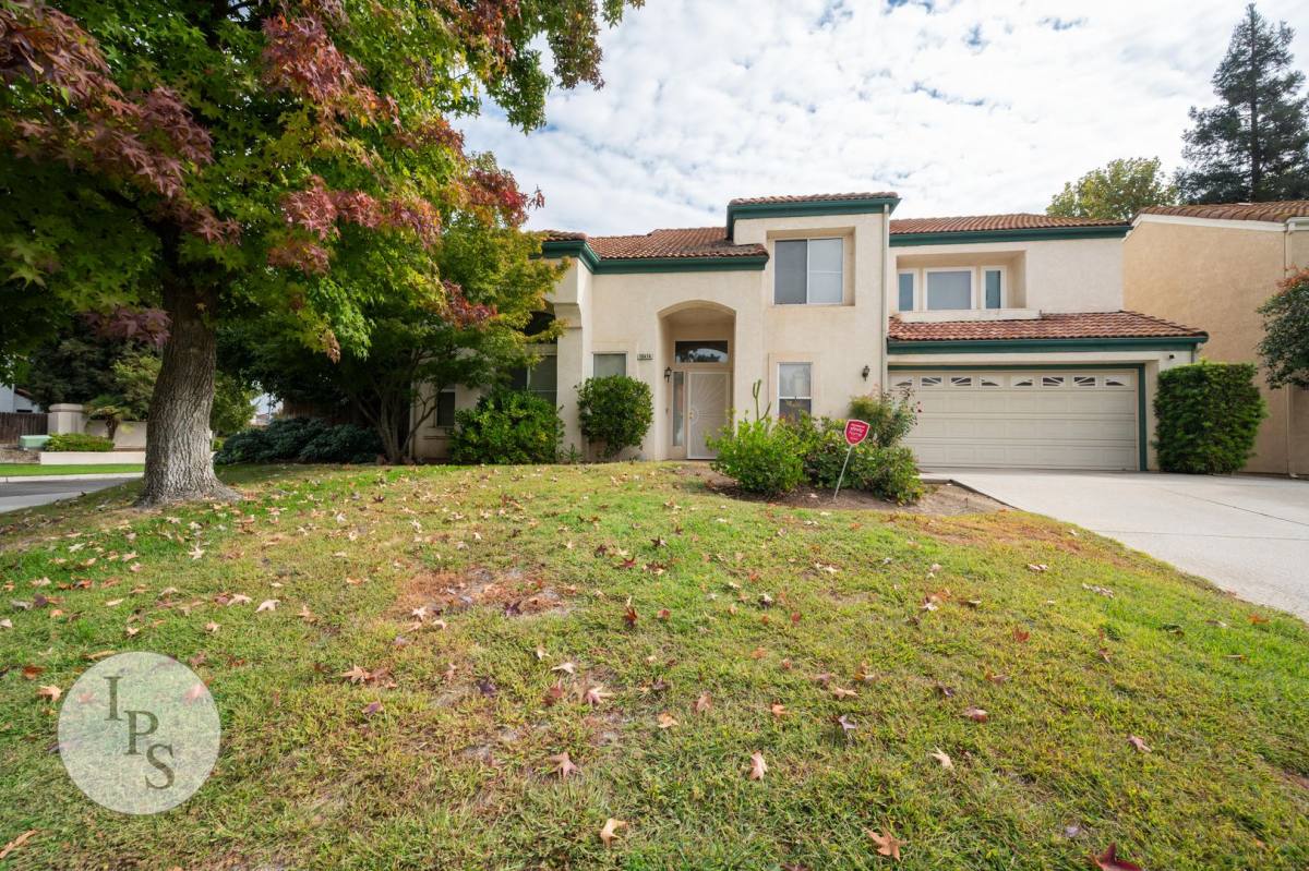 House for rent at 10474 N Camarillo Dr, Fresno, CA 93730